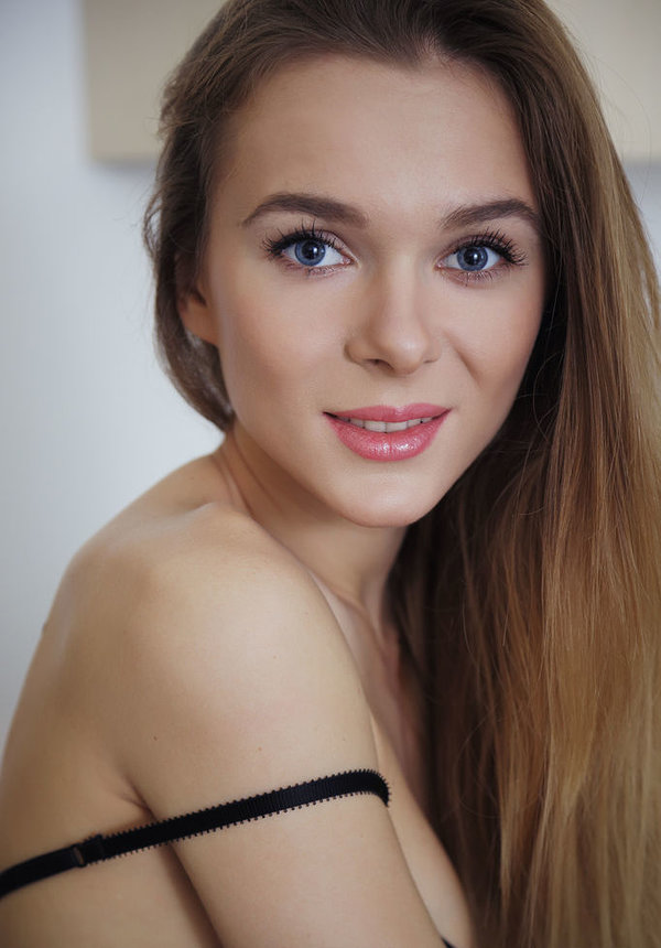 Полина, 18
